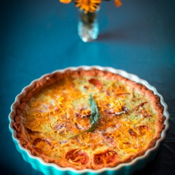Fantastische Bärlauch-Ziegenkäse-Quiche mit Ofentomaten, Parmesan und Zitronenzesten