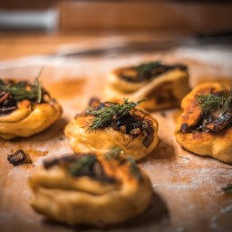 Feinstes Fingerfood: Ukrainische Teigschnecken mit Pilzen oder Frischkäse und Schinken