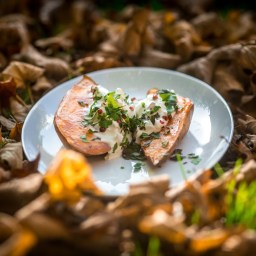 Super simple Ofen-Süßkartoffeln mit einer cremigen Hommage an mein Lieblingsrestaurant