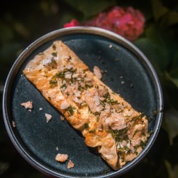 Ganz großes Topfkino: Das berühmte Omelette mit Kartoffelchip-Crunch und Kräuterfrischkäse aus „The Bear“