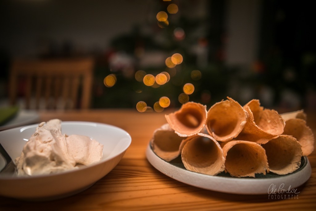 Neujahrskuchen, Waffeln, Hippen, Krüllkuchen, Eiserkuchen, Waffles, Zimt, Kardamom, Foodfotografie, Bokeh