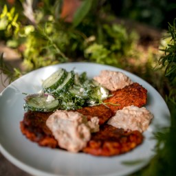 Göttliche Tomatokeftedes: Ein Rezept aus Santorin
