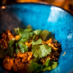 Köstliches Kothu Roti – hier wie ein explodierter Curry-Cheeseburger aus Sri Lanka